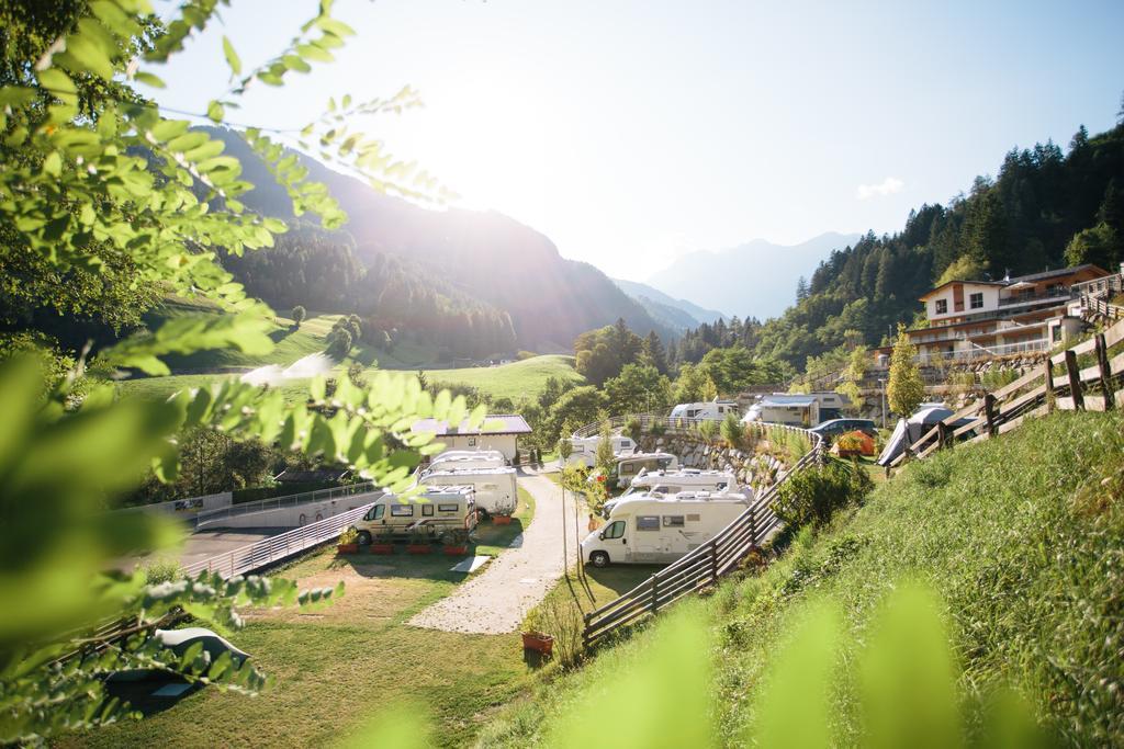 Hotel Camping Zoegghof à San Leonardo in Passiria Extérieur photo